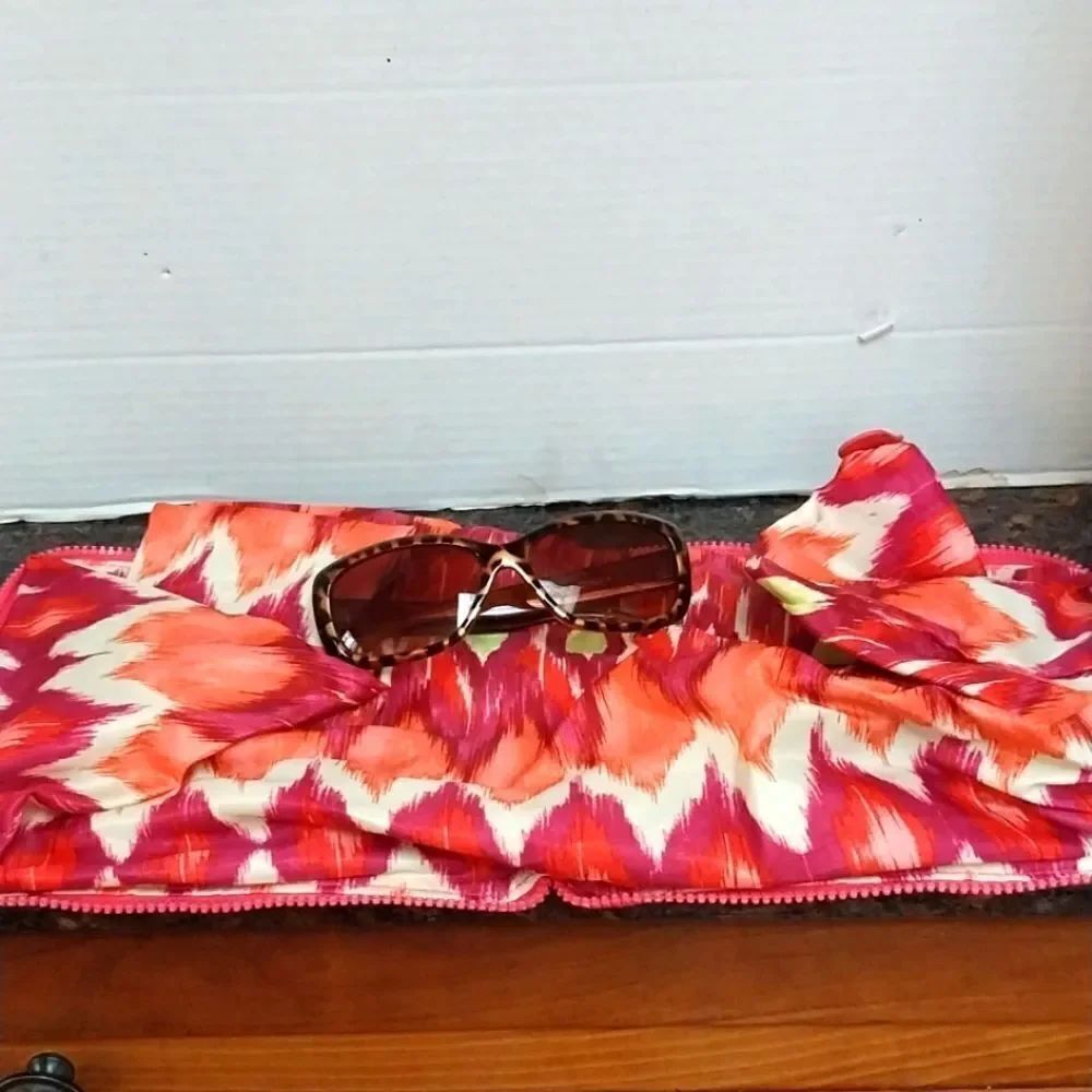 Chicos Folding Tote Bag with Free  Tortoise Sunglasses...EUC